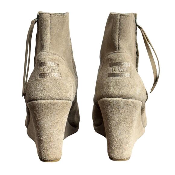 Women's Toms Desert Wedge Taupe Suede Leather Bootie Heels - Picture 10 of 12
